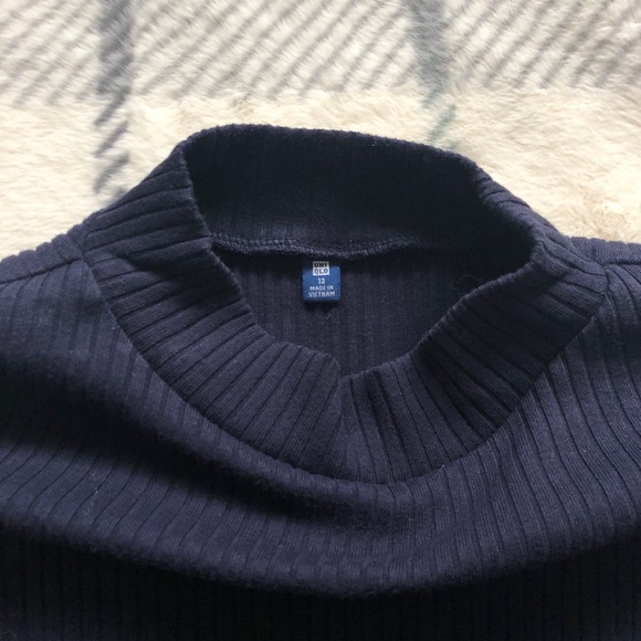 UNIQLO navy turtleneck - Picture 2 of 4